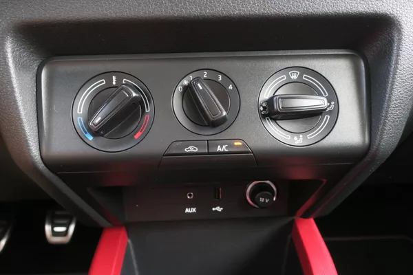 Škoda Fabia 1.2TSi Monte Carlo ČR - foto 33