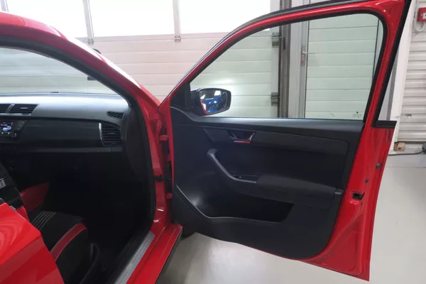 Škoda Fabia 1.2TSi Monte Carlo ČR - foto 36