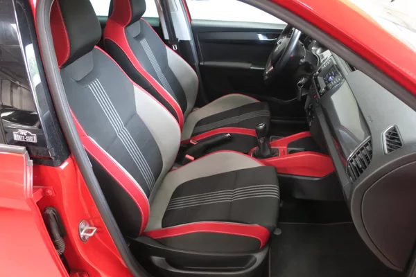 Škoda Fabia 1.2TSi Monte Carlo ČR - foto 37