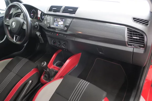 Škoda Fabia 1.2TSi Monte Carlo ČR - foto 38