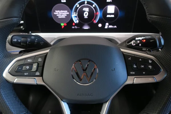 Volkswagen Passat Variant R-Line 2,0TDI 142kW 4M Nez.Top - foto 15