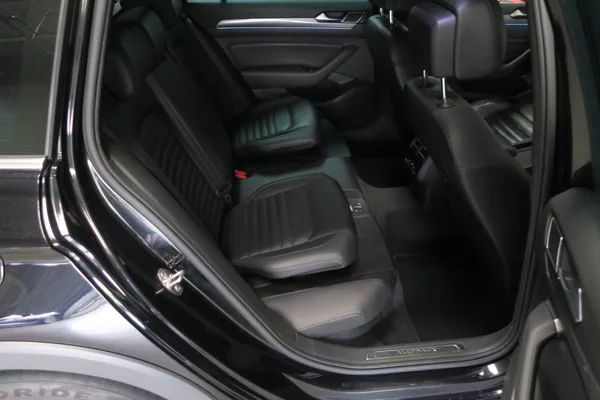 Volkswagen Passat Variant 2.0 TDI 176kW 4M. DSG Alltrack - foto 40