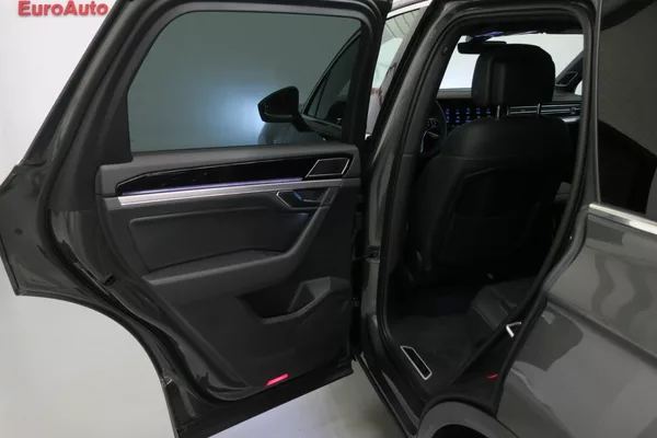 Volkswagen Touareg R-Line 3,0TDI 210kW Nez. top. - foto 37