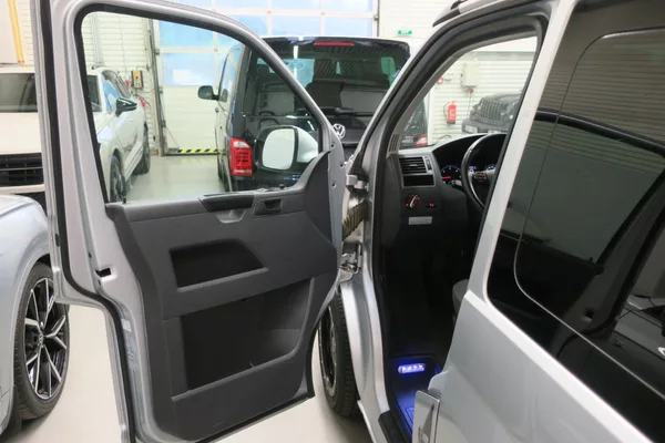 Volkswagen T5 California 2.0TDI Beach 4Mot. DSG Bi-XEN - foto 8