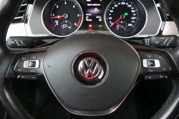 Volkswagen Passat 2.0TDI 140kW 4MOT DSG Highline - foto 20