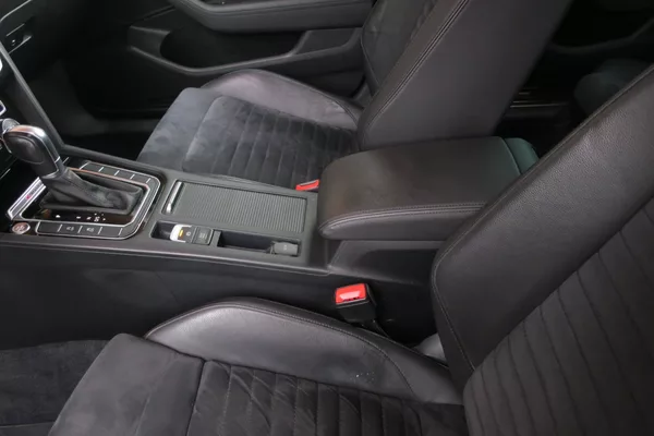 Volkswagen Passat 2.0TDI 140kW 4MOT DSG Highline - foto 35
