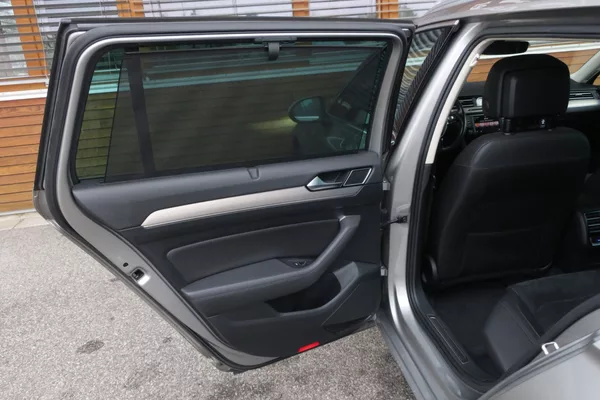Volkswagen Passat 2.0TDI 140kW 4MOT DSG Highline - foto 42