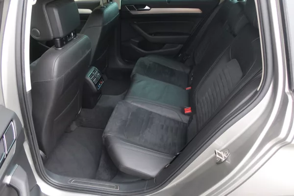 Volkswagen Passat 2.0TDI 140kW 4MOT DSG Highline - foto 43