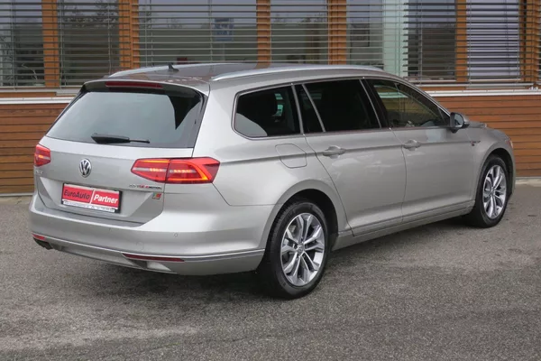 Volkswagen Passat 2.0TDI 140kW 4MOT DSG Highline - foto 5