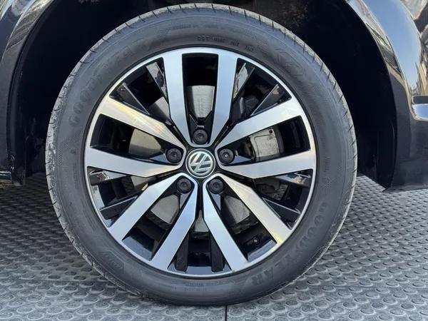 Volkswagen Multivan T6 Long 2.0TDi, Highline, DPH - foto 47