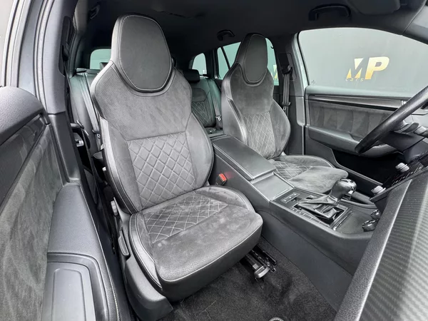 Škoda Superb 2.0TDi DSG Sportline ACC Kessy - foto 19