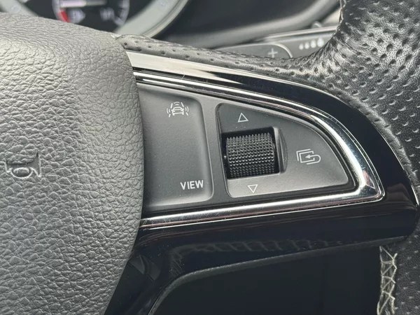 Škoda Superb 2.0TDi DSG Sportline ACC Kessy - foto 28