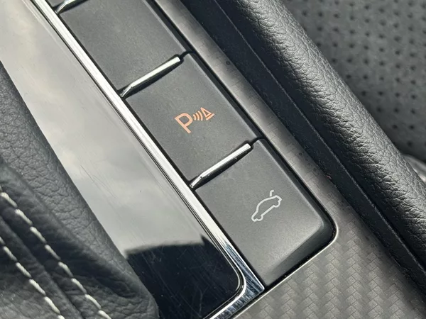 Škoda Superb 2.0TDi DSG Sportline ACC Kessy - foto 35