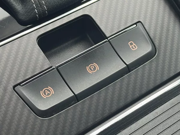 Škoda Superb 2.0TDi DSG Sportline ACC Kessy - foto 36