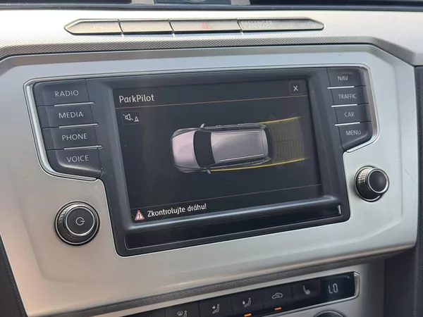 Volkswagen Passat B8 2.0TDi DSG Comfort+,el.kufr - foto 36