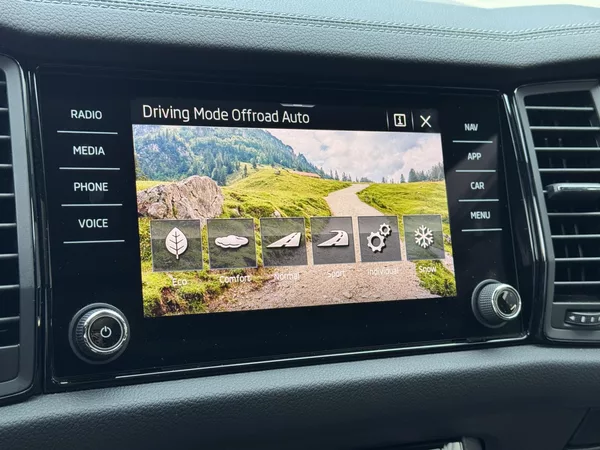 Škoda Kodiaq 2.0TSi DSG Sportline 4X4, DPH - foto 37