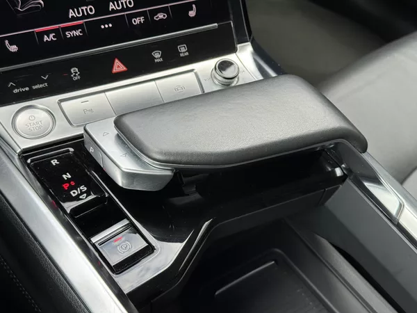 Audi e-tron Quattro 230kW Advanced, PANO - foto 42