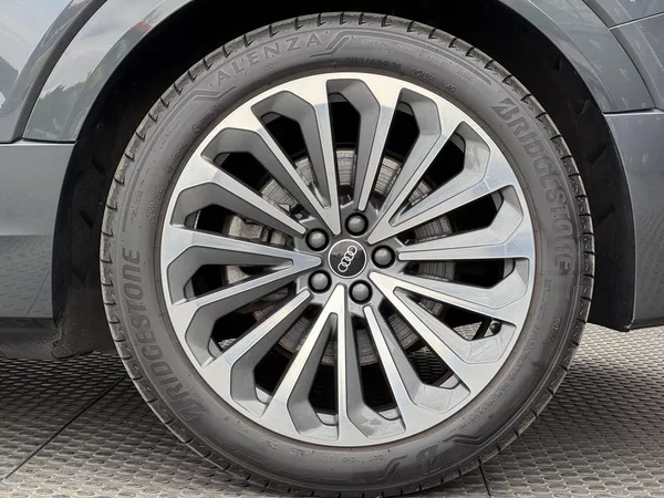 Audi e-tron Quattro 230kW Advanced, PANO - foto 51
