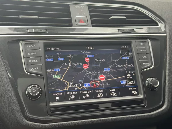 Volkswagen Tiguan 2.0TDi DSG 4M Highline Virtual - foto 35