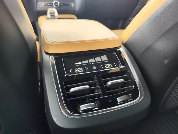 Volvo XC90 B5 2.0/173kW Inscription AT 4x - foto 19