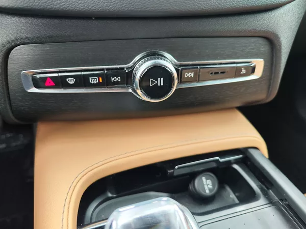 Volvo XC90 B5 2.0/173kW Inscription AT 4x - foto 33