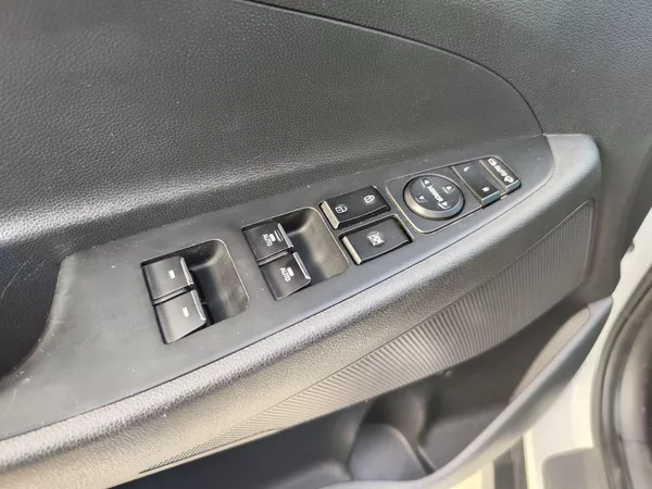 Hyundai Tucson 1.6 CRDI/85kW Smart - foto 27