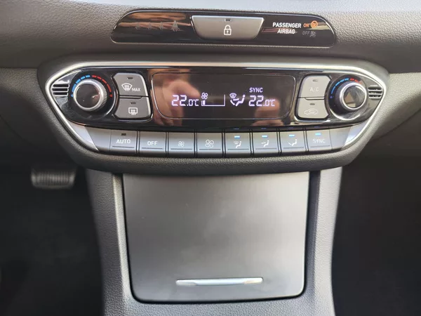 Hyundai i30 1.4 T-GDI/103kW Style DCT - foto 19