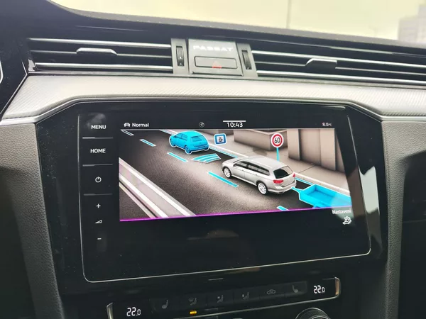 Volkswagen Passat 2.0 TDI/140kW R-Line DSG - foto 19