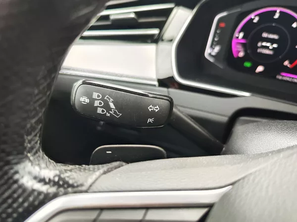 Volkswagen Passat 2.0 TDI/140kW R-Line DSG - foto 29