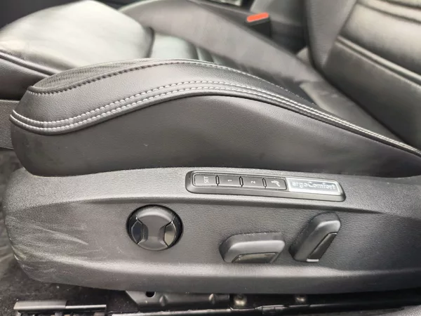 Volkswagen Passat 2.0 TDI/140kW R-Line DSG - foto 34