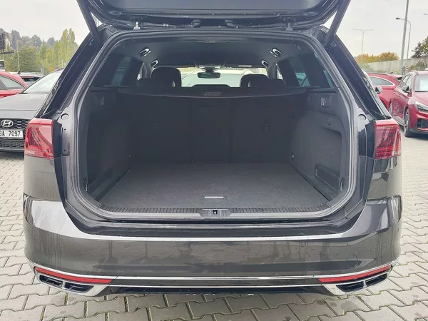 Volkswagen Passat 2.0 TDI/140kW R-Line DSG - foto 9