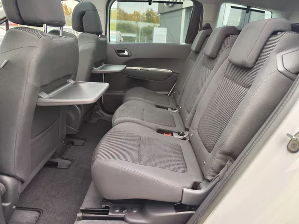 Peugeot 5008 2.0 HDI/110kW Allure - foto 13