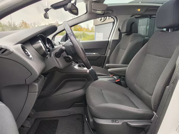 Peugeot 5008 2.0 HDI/110kW Allure - foto 15