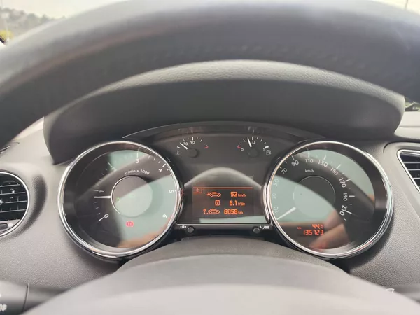 Peugeot 5008 2.0 HDI/110kW Allure - foto 18