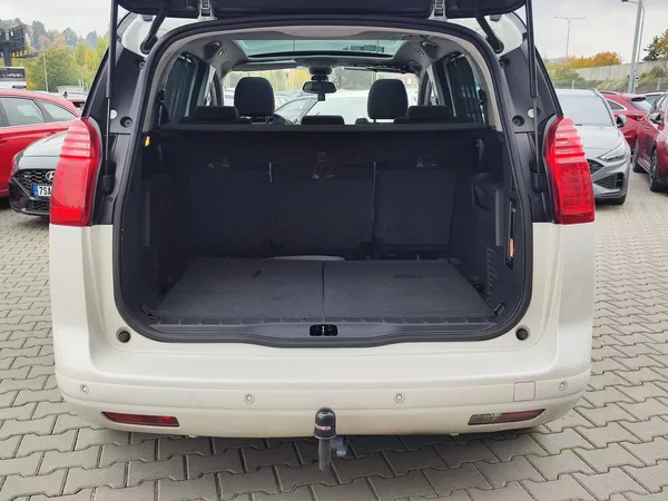 Peugeot 5008 2.0 HDI/110kW Allure - foto 9