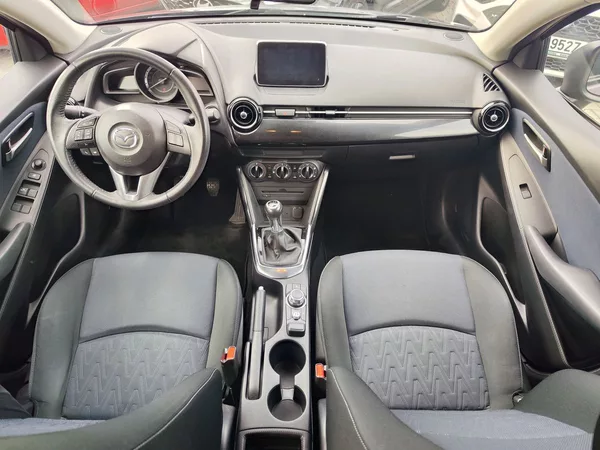 Mazda 2 1.5 Skyactiv/55kW - foto 11