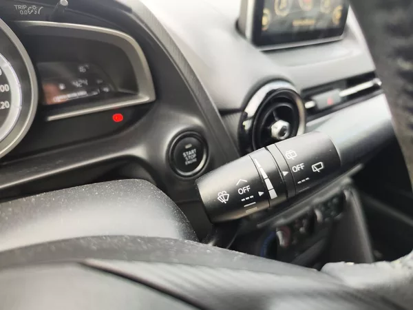 Mazda 2 1.5 Skyactiv/55kW - foto 22