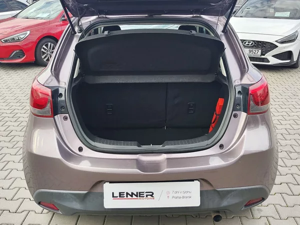 Mazda 2 1.5 Skyactiv/55kW - foto 9