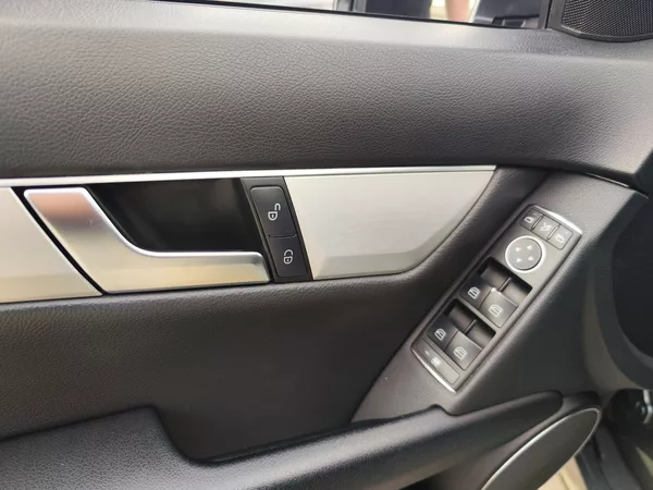 Mercedes-Benz Třídy C 250d/150kW 4Matic AT - foto 28