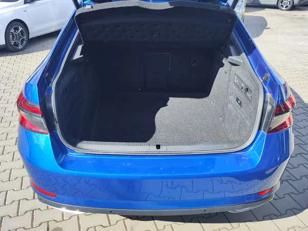 Škoda Superb 2.0 TDi/147kW Sportline DSG - foto 10