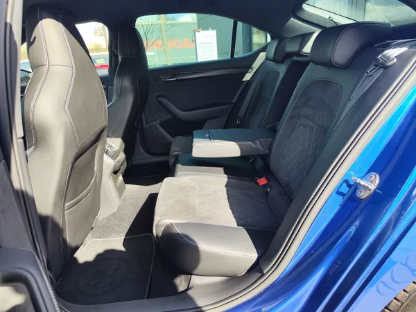 Škoda Superb 2.0 TDi/147kW Sportline DSG - foto 14