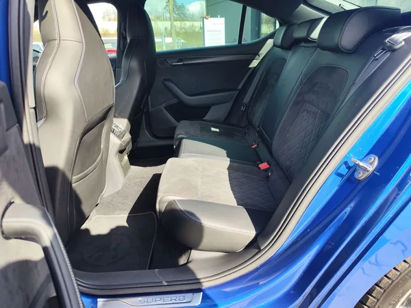 Škoda Superb 2.0 TDi/147kW Sportline DSG - foto 15