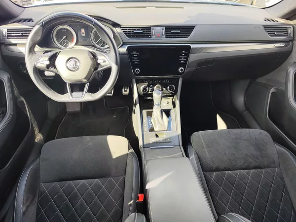 Škoda Superb 2.0 TDi/147kW Sportline DSG - foto 16