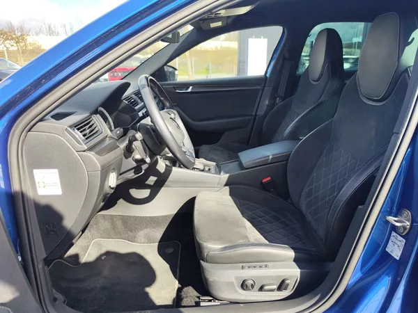 Škoda Superb 2.0 TDi/147kW Sportline DSG - foto 17