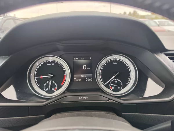 Škoda Superb 2.0 TDi/147kW Sportline DSG - foto 18