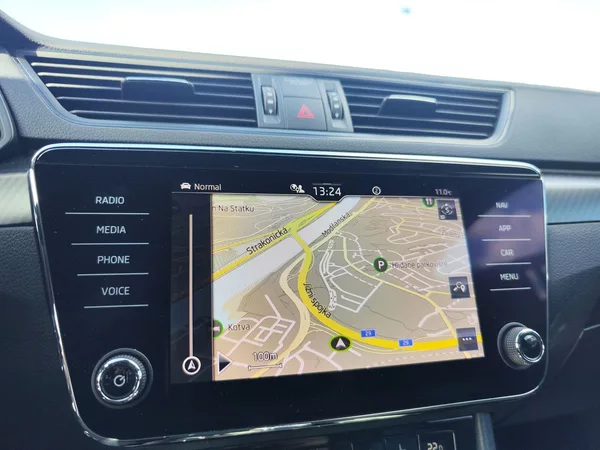 Škoda Superb 2.0 TDi/147kW Sportline DSG - foto 20