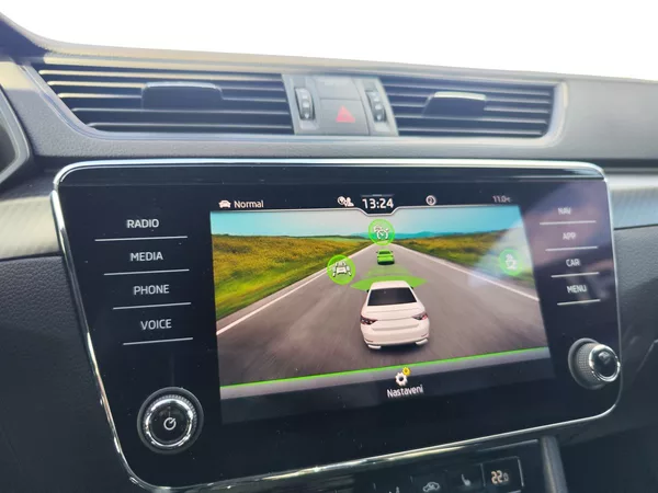 Škoda Superb 2.0 TDi/147kW Sportline DSG - foto 22