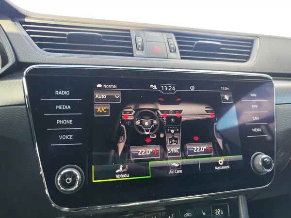 Škoda Superb 2.0 TDi/147kW Sportline DSG - foto 23