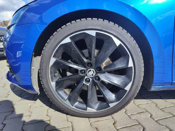 Škoda Superb 2.0 TDi/147kW Sportline DSG - foto 34