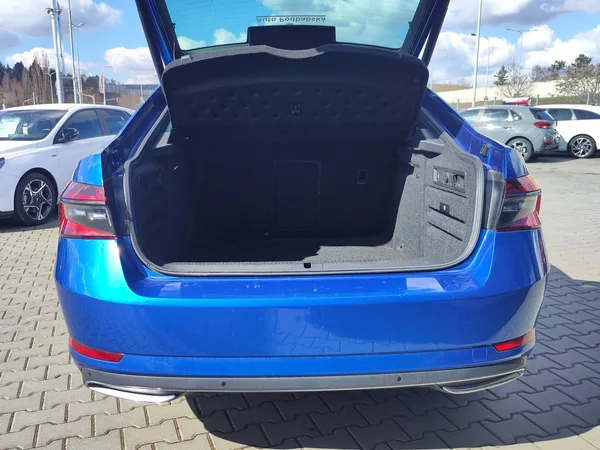 Škoda Superb 2.0 TDi/147kW Sportline DSG - foto 9
